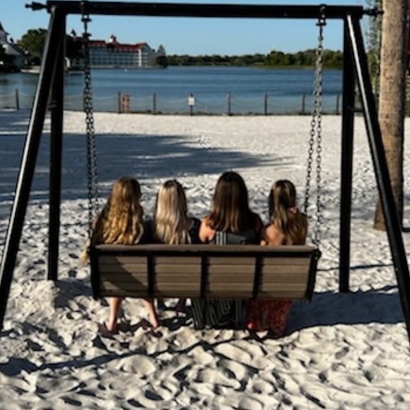 Meet your Posher, Catherine - Picture 2 of 2